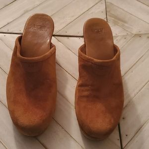 UGG Size 8 Tan Clog / Mule